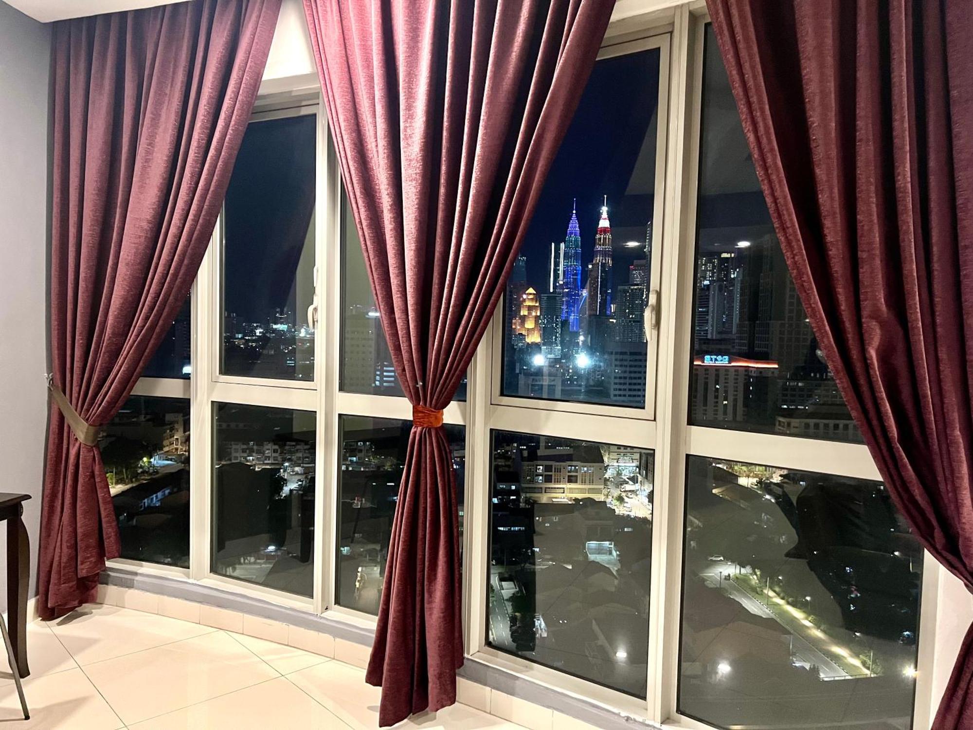 Regalia Suites 424 Kuala Lumpur Exterior photo